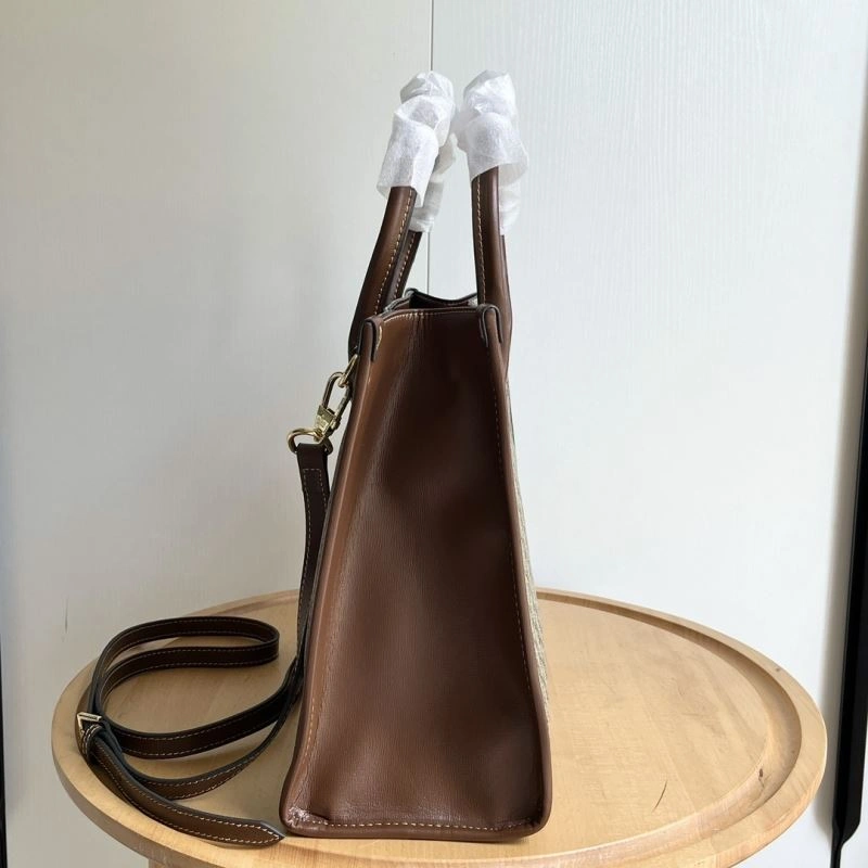 Versatile Gucci Shopping Bags 80734