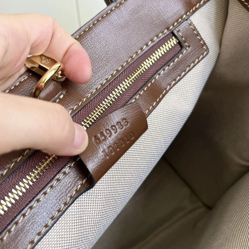 Versatile Gucci Shopping Bags 80734