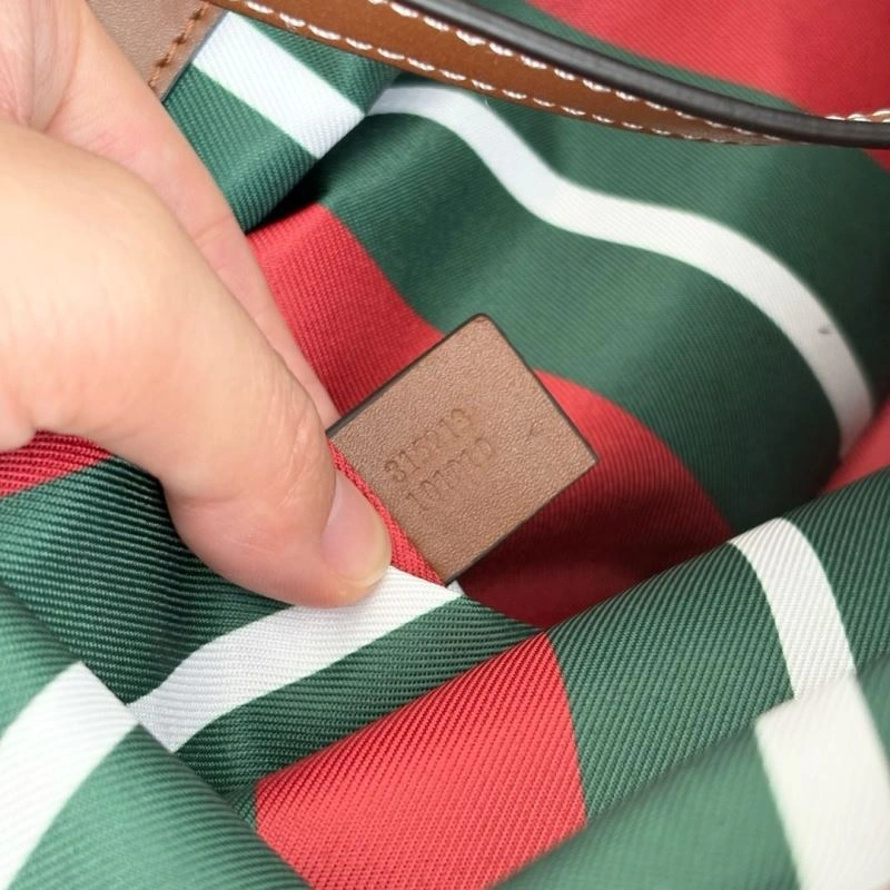 Versatile Gucci Shopping Bags 80718