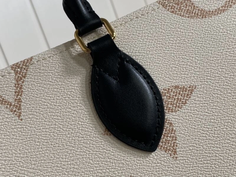 Gucci Shopping Bags AllSeason 77640
