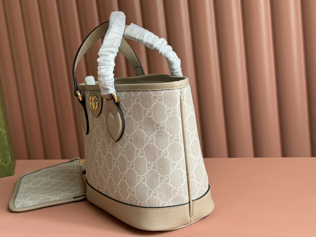 Versatile Gucci Shopping Bags 72269