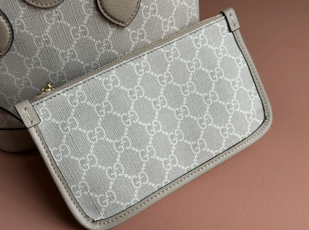 Versatile Gucci Shopping Bags 72269