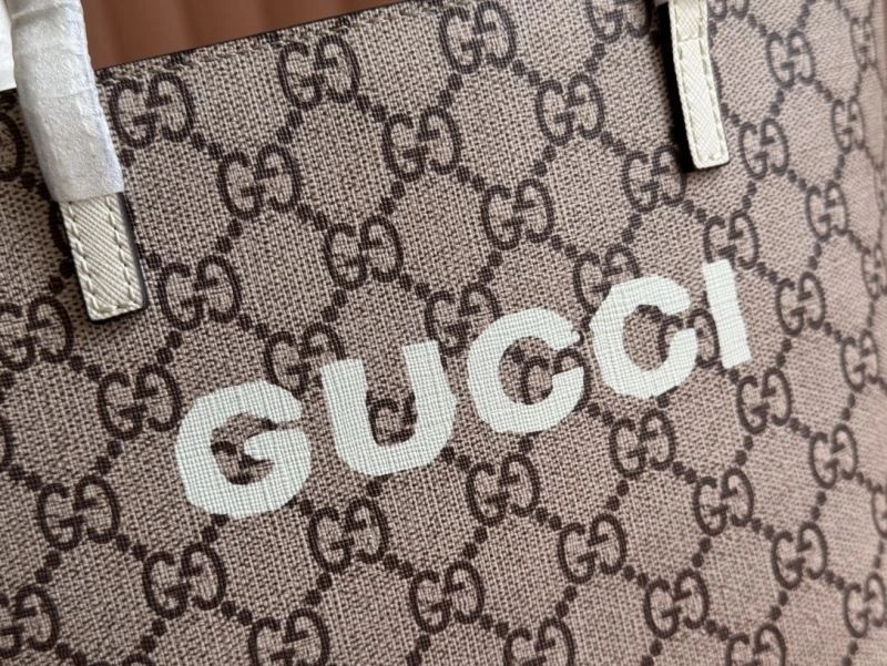 Vibrant Gucci Shopping Bags 67325
