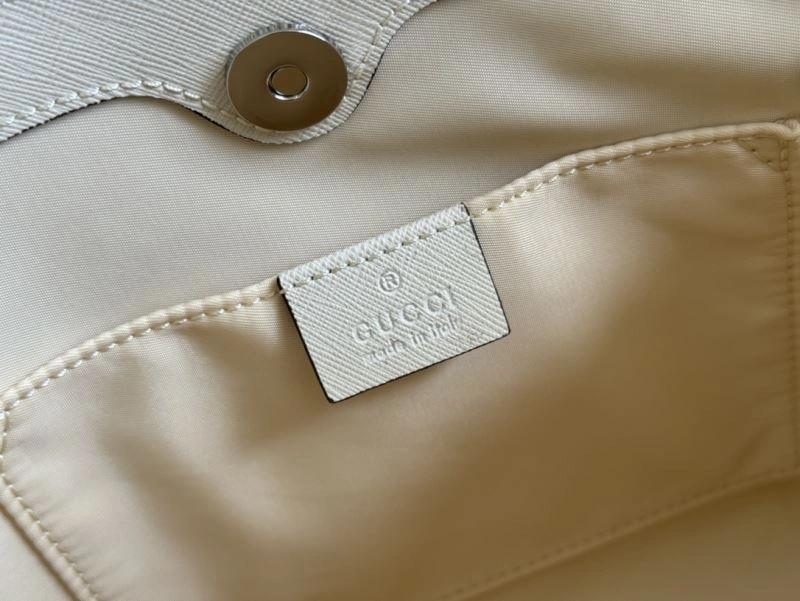 Vibrant Gucci Shopping Bags 67325