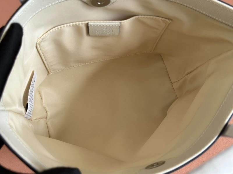 Vibrant Gucci Shopping Bags 67325