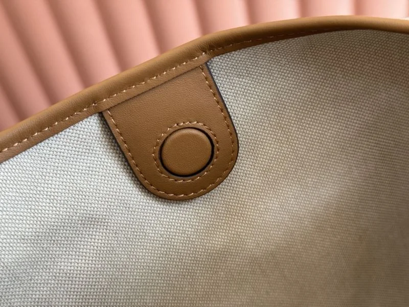Gucci Shopping Bags Supportive 49646