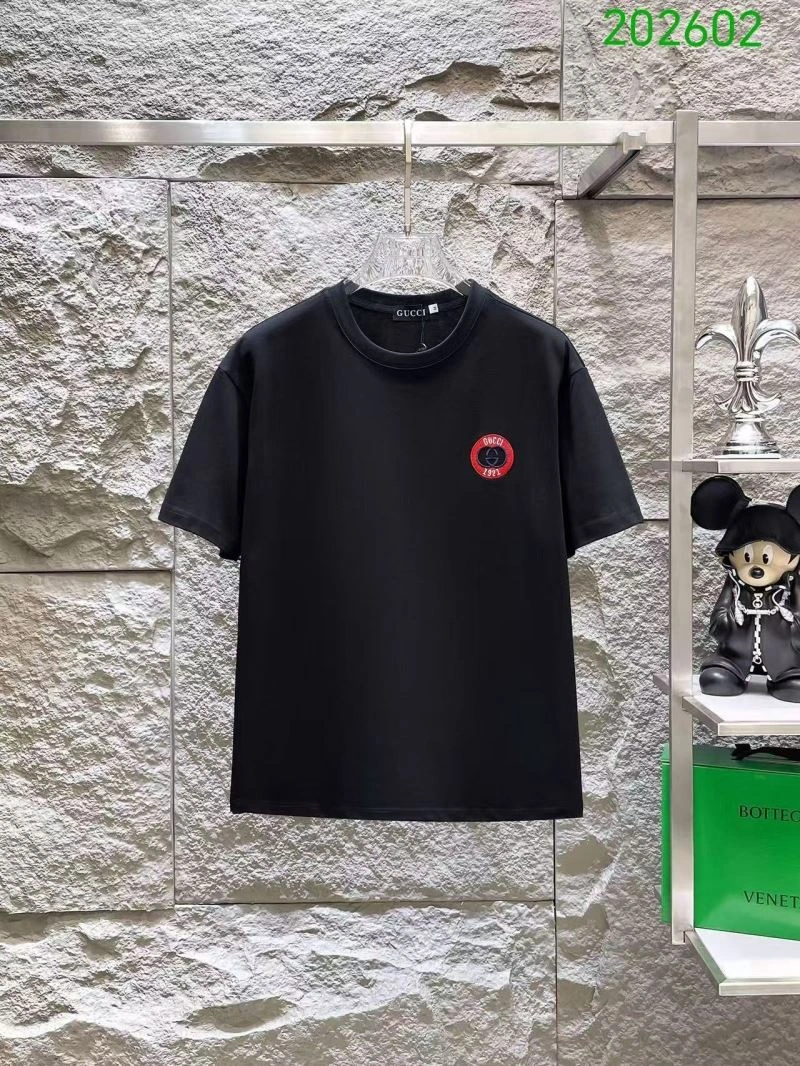 Gucci Short Suits Breathable 125027