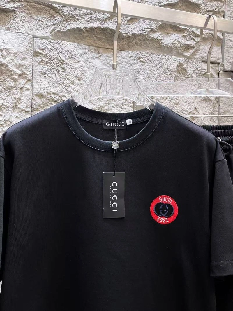 Gucci Short Suits Breathable 125027
