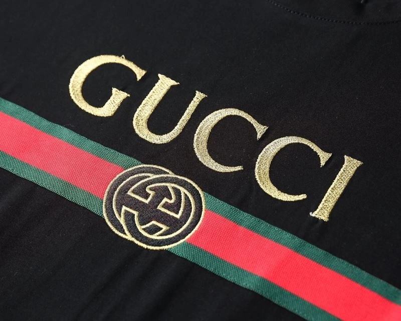 Trendsetting Gucci Short Suits 128495
