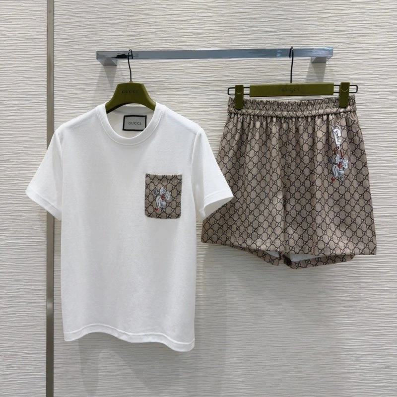 Gucci Short Suits Trendsetting 124929