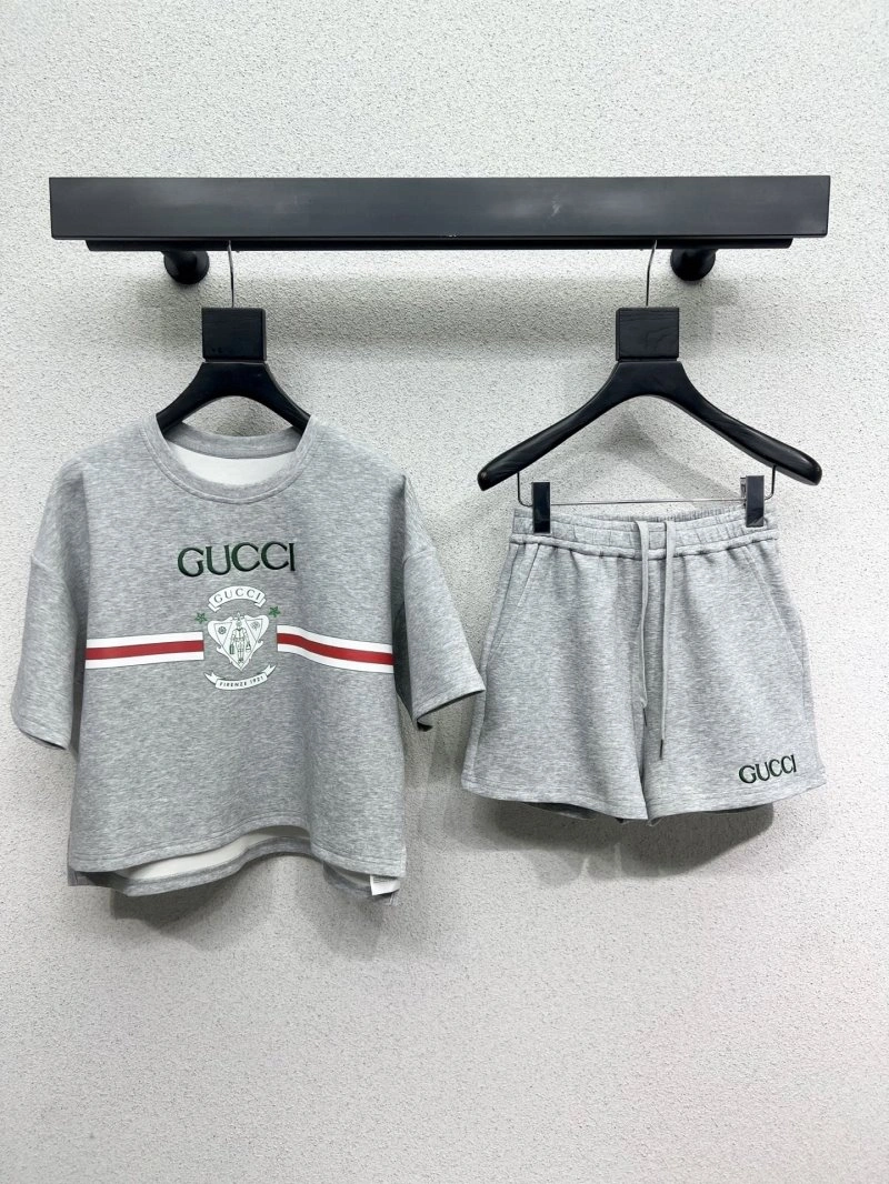 Gucci Short Suits Breathable 124925