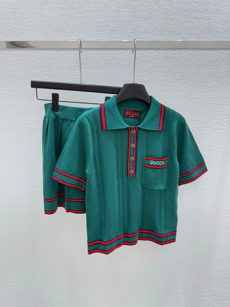 Gucci Short Suits Lightweight 124412