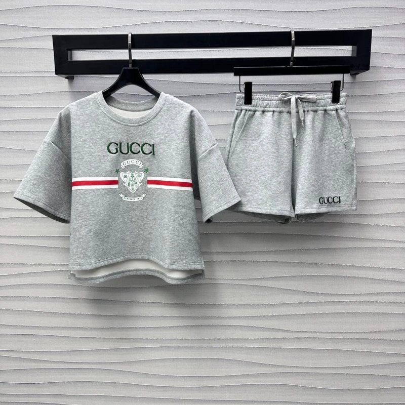 Gucci Short Suits Breathable 124409