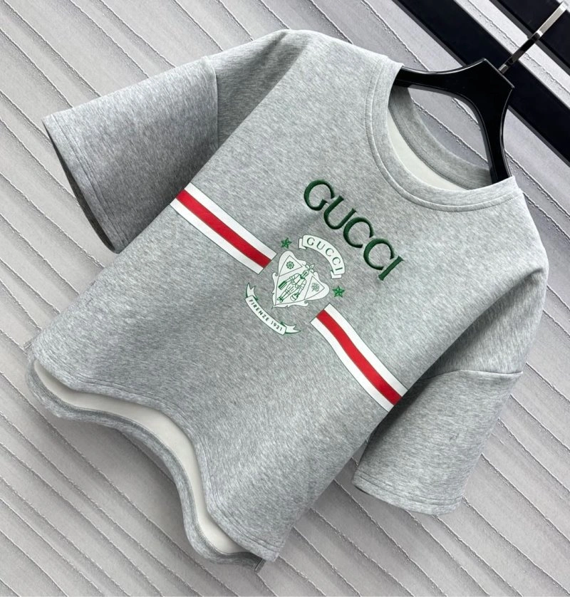 Gucci Short Suits Breathable 124409