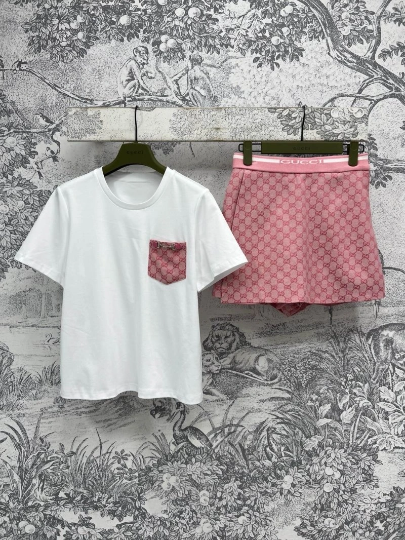Durable Gucci Short Suits 124408
