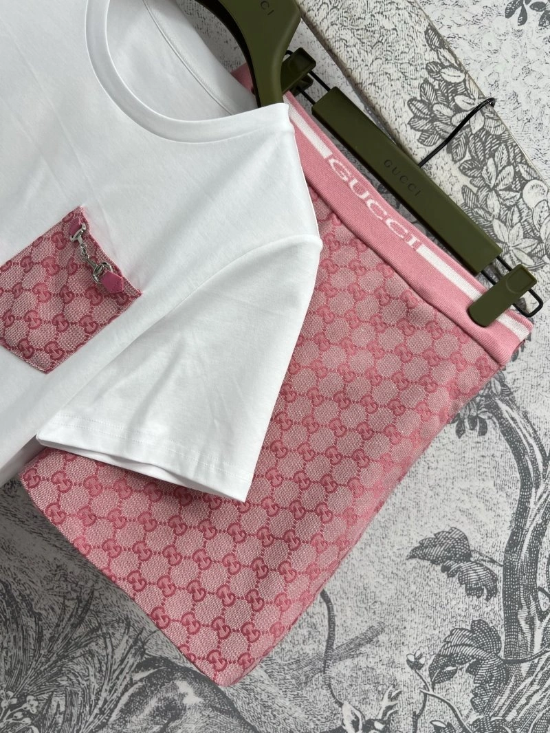 Durable Gucci Short Suits 124408