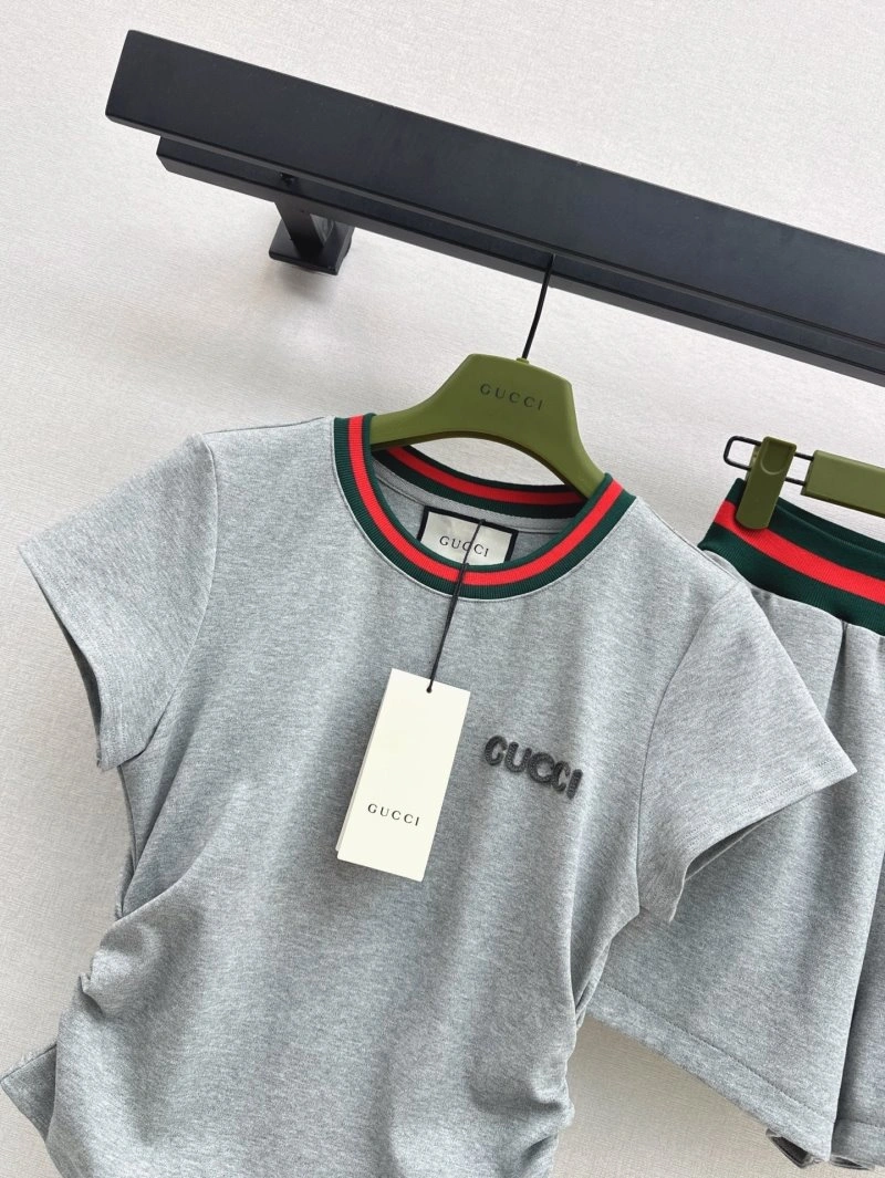 Functional Gucci Short Suits 124386