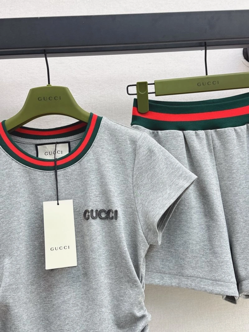 Functional Gucci Short Suits 124386