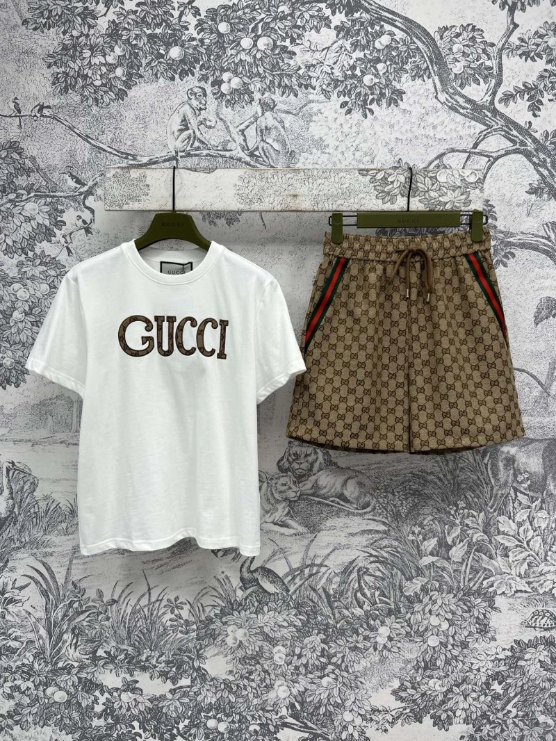 Gucci Short Suits Lightweight 124381
