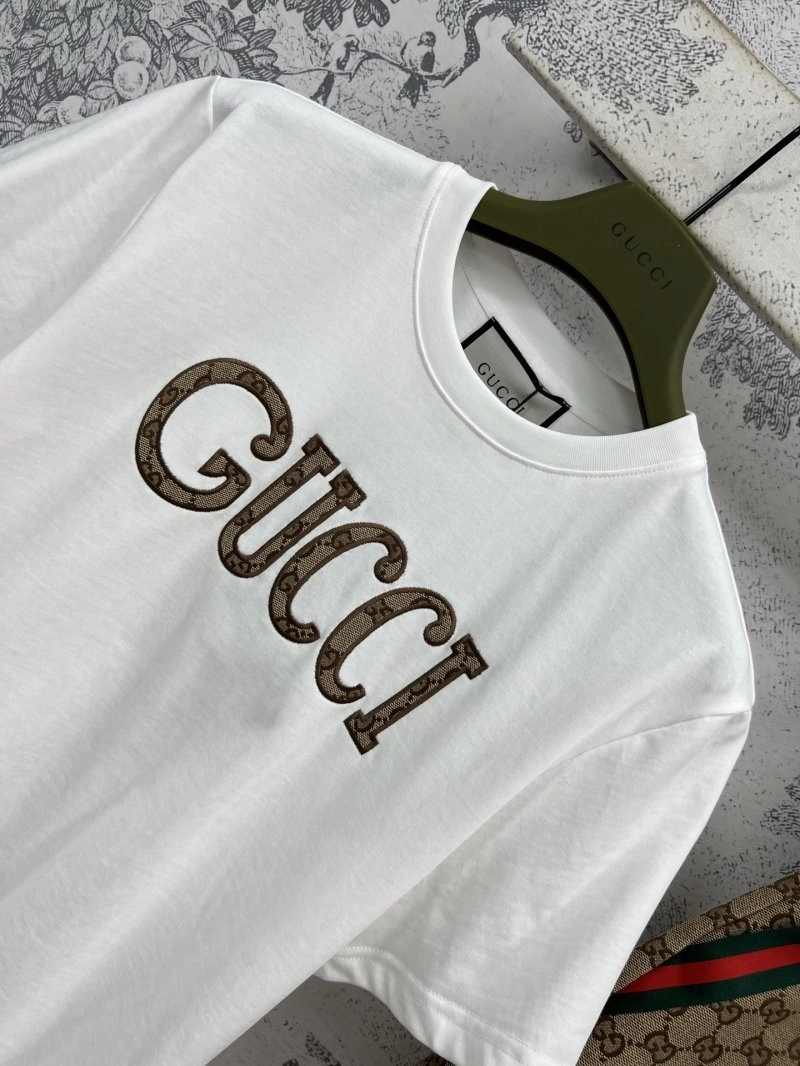 Gucci Short Suits Lightweight 124381