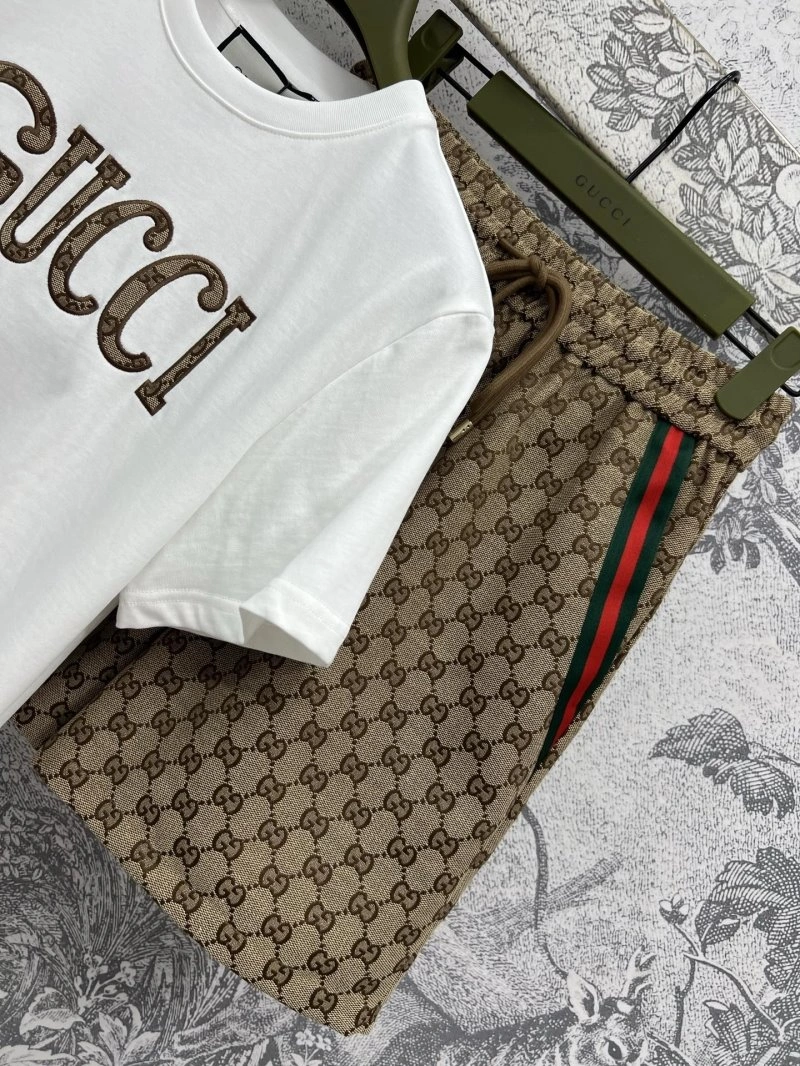 Gucci Short Suits Lightweight 124381
