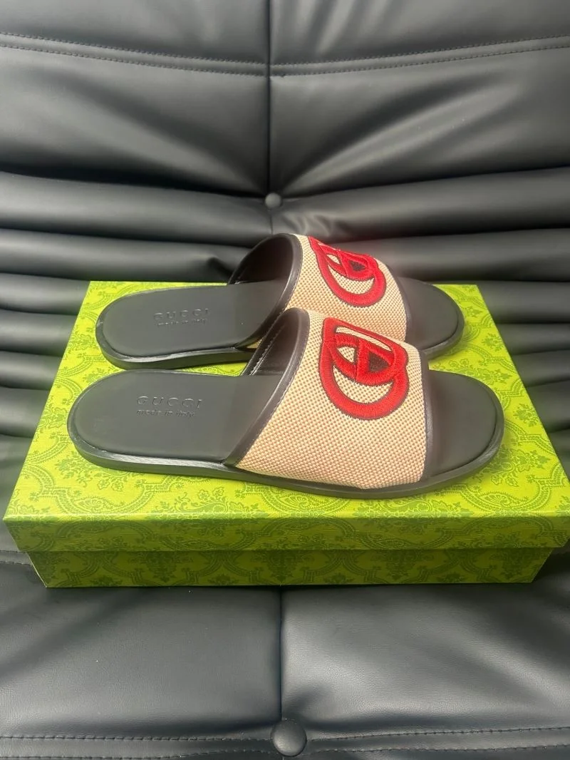 Elegant Gucci Slippers 23991