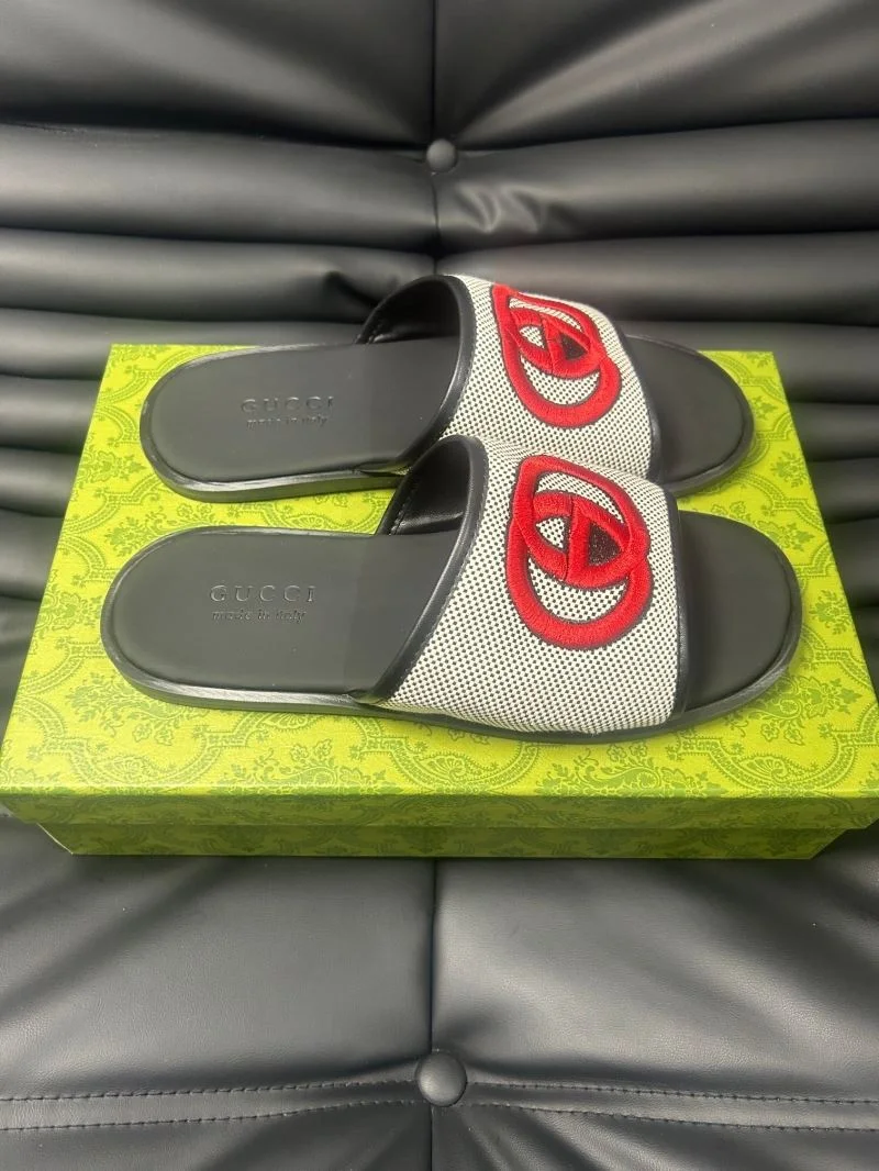 Gucci Slippers Sleek 23986
