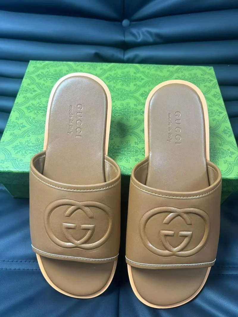 EyeCatching Gucci Slippers 23967