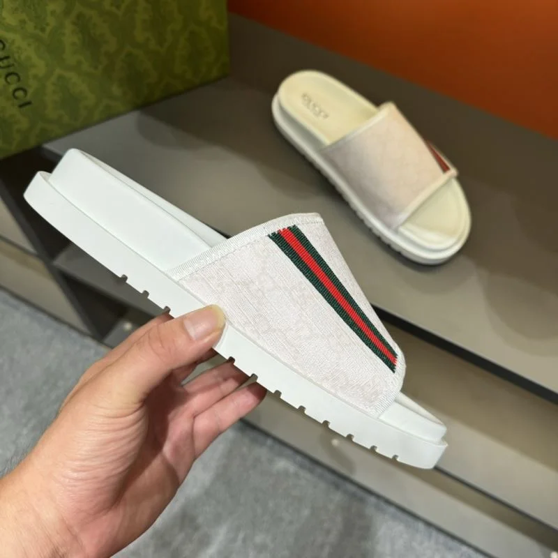 Resilient Gucci Slippers 23893