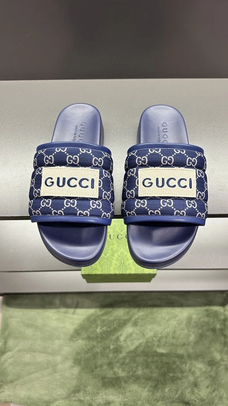 Gucci Slippers ZipUp 23802