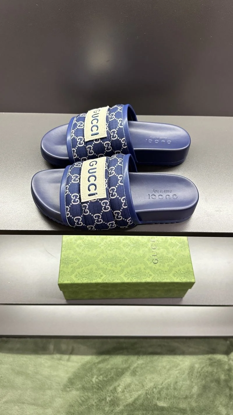 Gucci Slippers ZipUp 23802