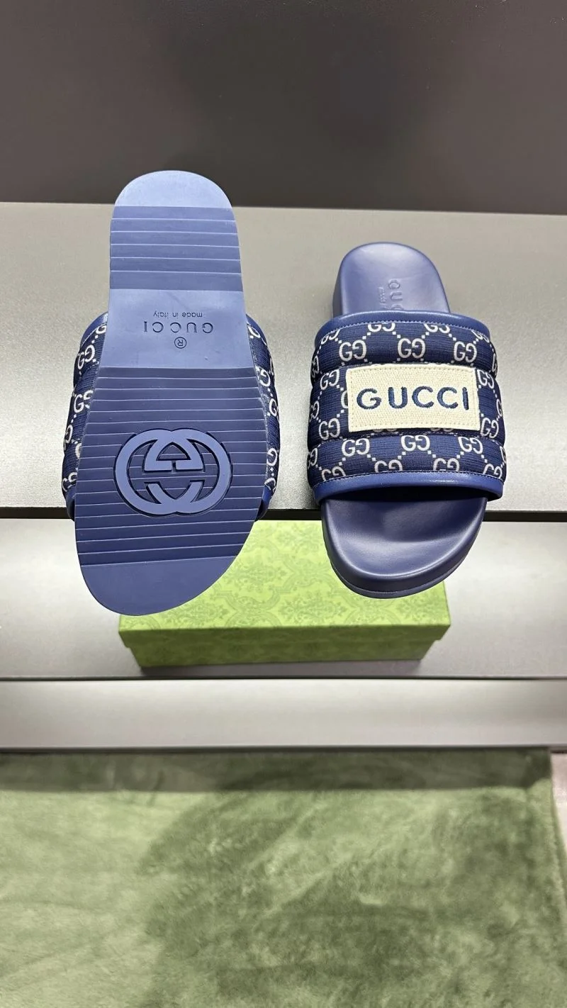 Gucci Slippers ZipUp 23802