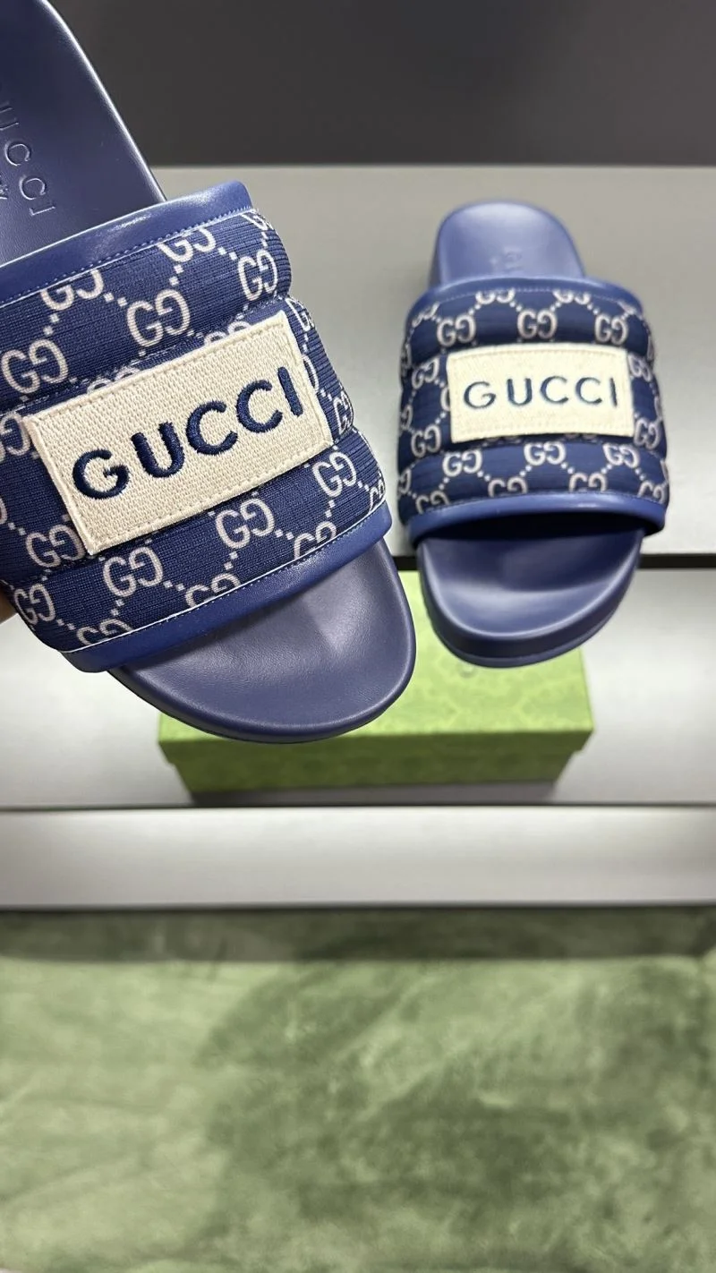 Gucci Slippers ZipUp 23802