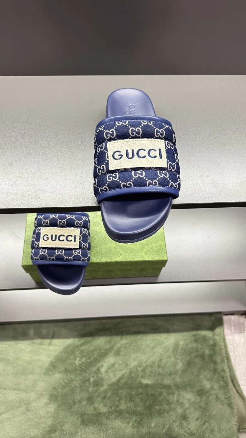 Gucci Slippers ZipUp 23802