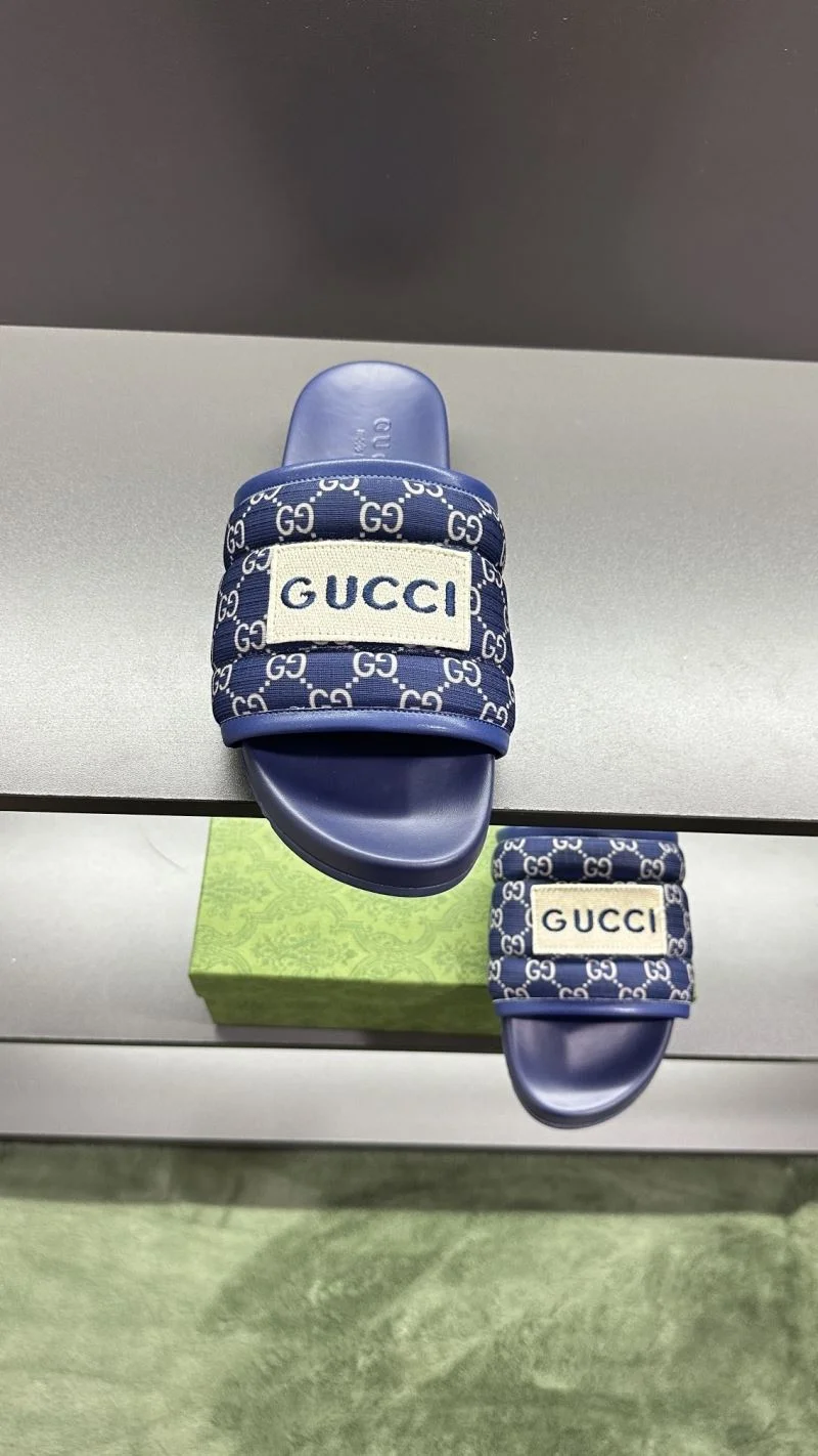 Gucci Slippers ZipUp 23802