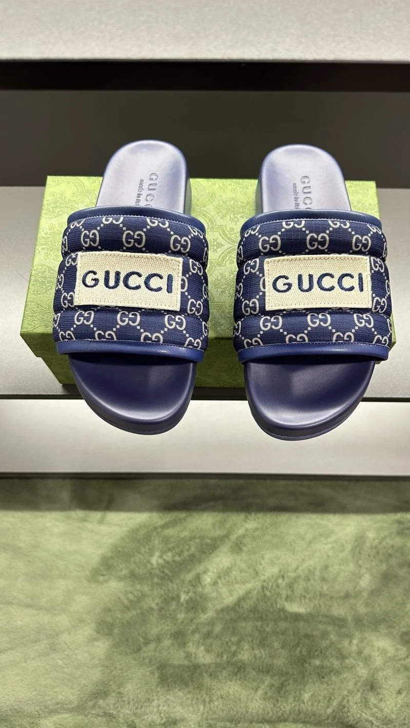 Gucci Slippers ZipUp 23802