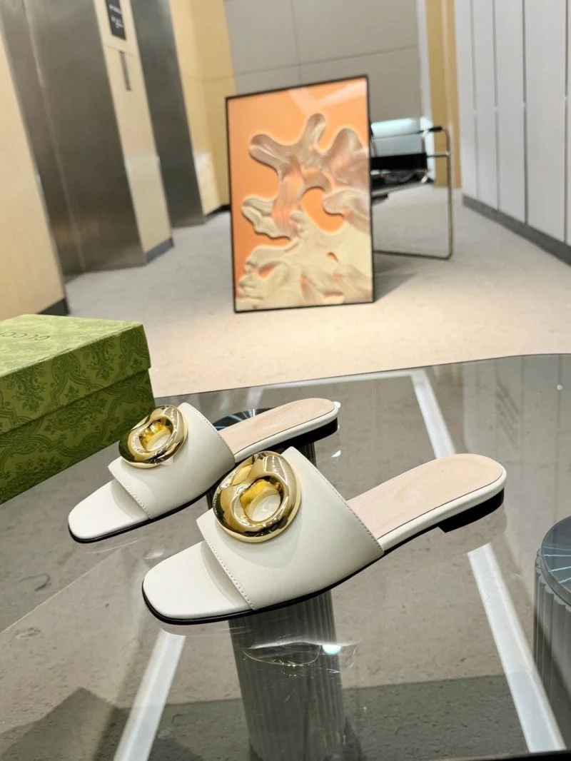 Vibrant Gucci Slippers 24986