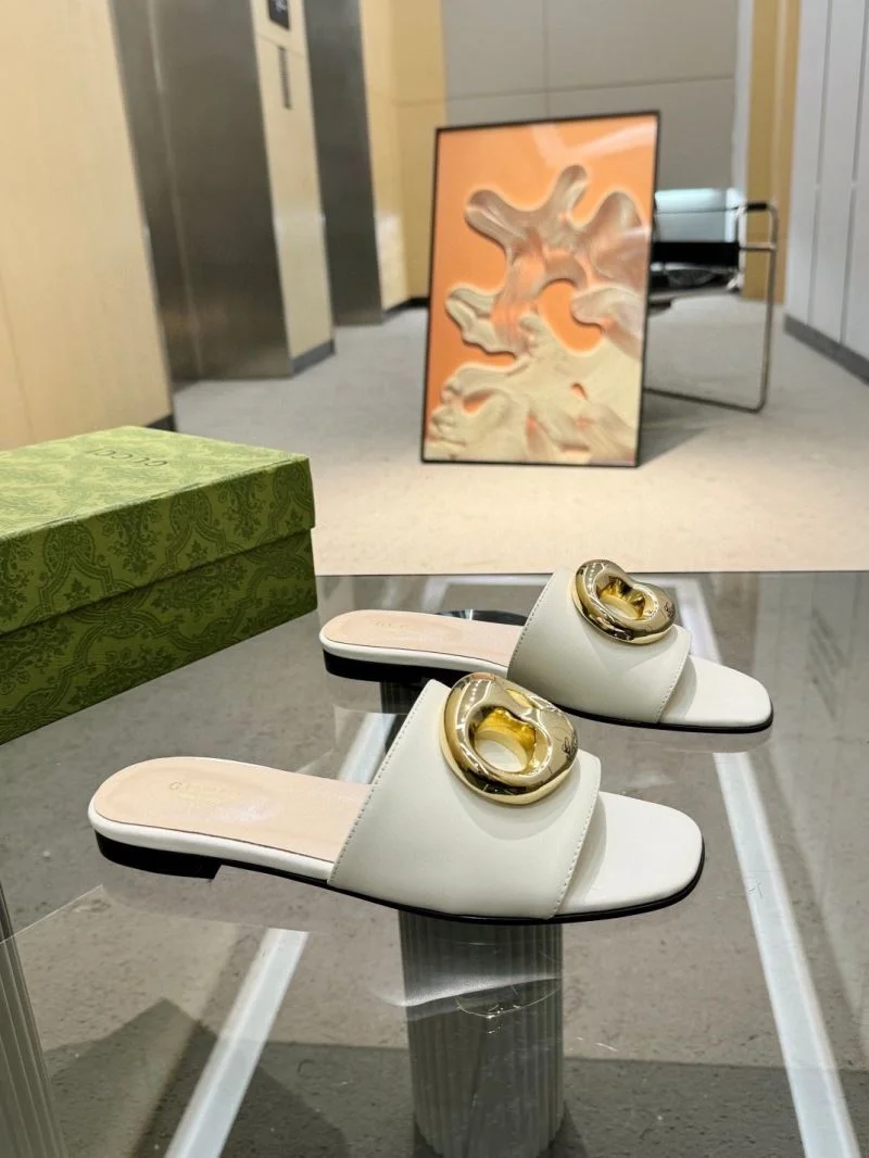 Vibrant Gucci Slippers 24986