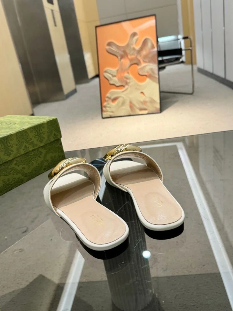 Vibrant Gucci Slippers 24986