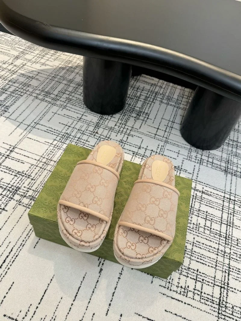 Gucci Slippers Practical 24909