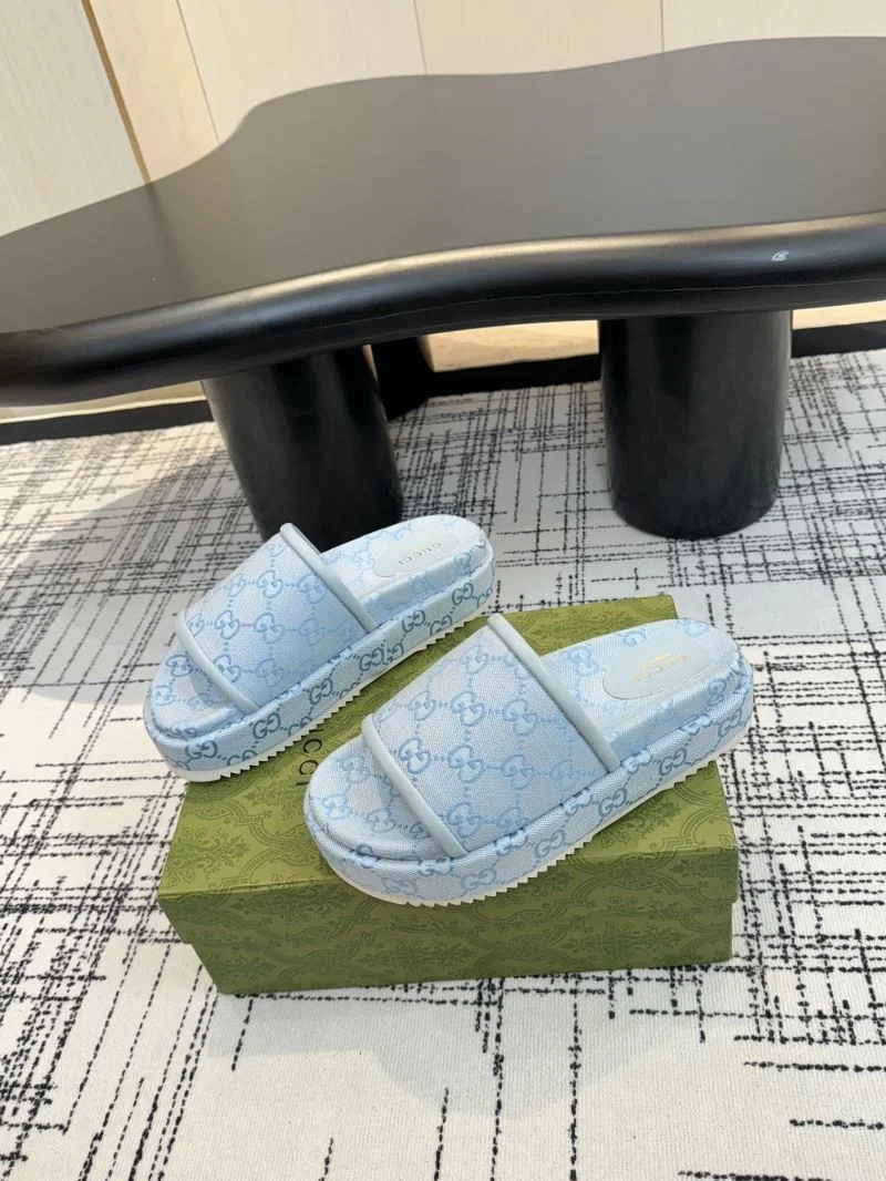 Gucci Slippers Bold 24904