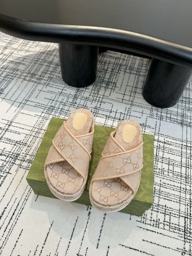 Gucci Slippers WellDesigned 24903