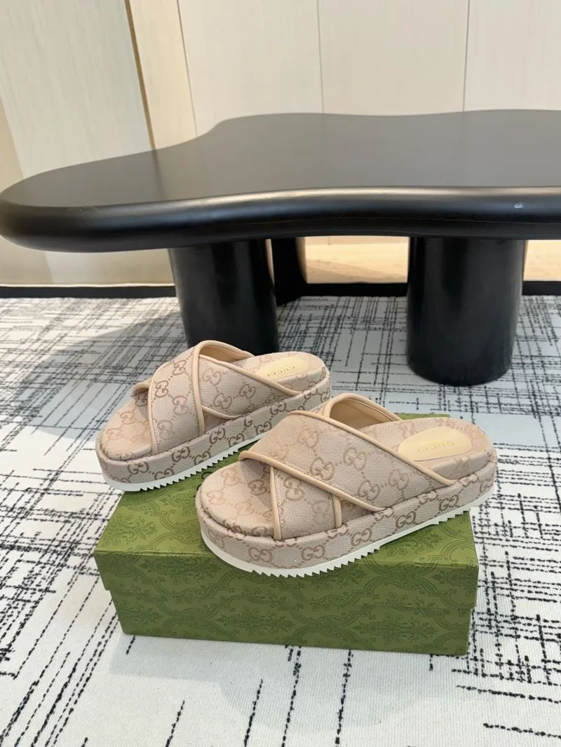 Gucci Slippers WellDesigned 24903