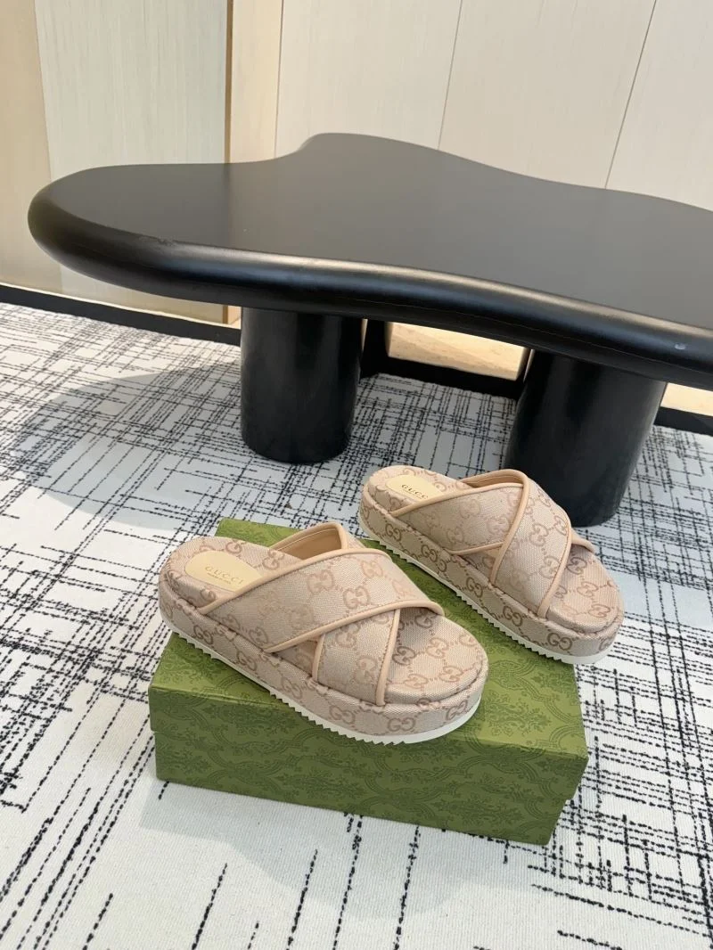 Gucci Slippers WellDesigned 24903