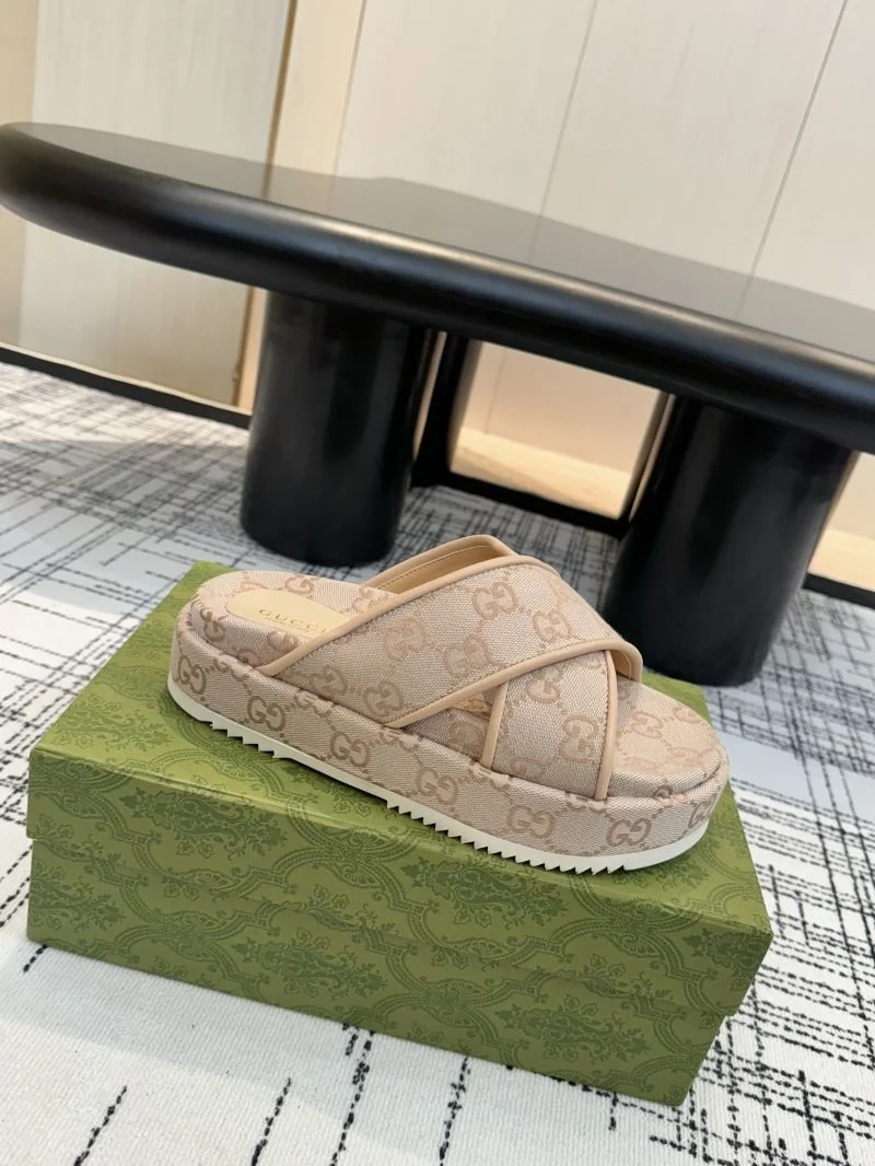 Gucci Slippers WellDesigned 24903