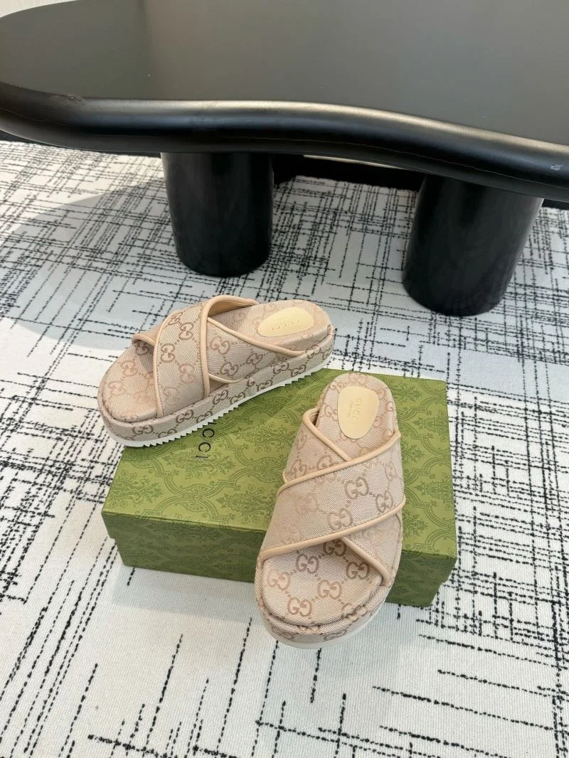 Gucci Slippers WellDesigned 24903