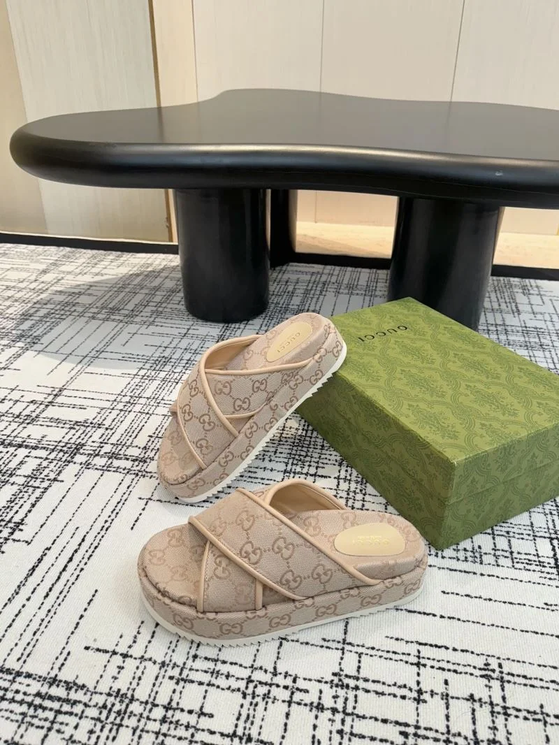 Gucci Slippers WellDesigned 24903