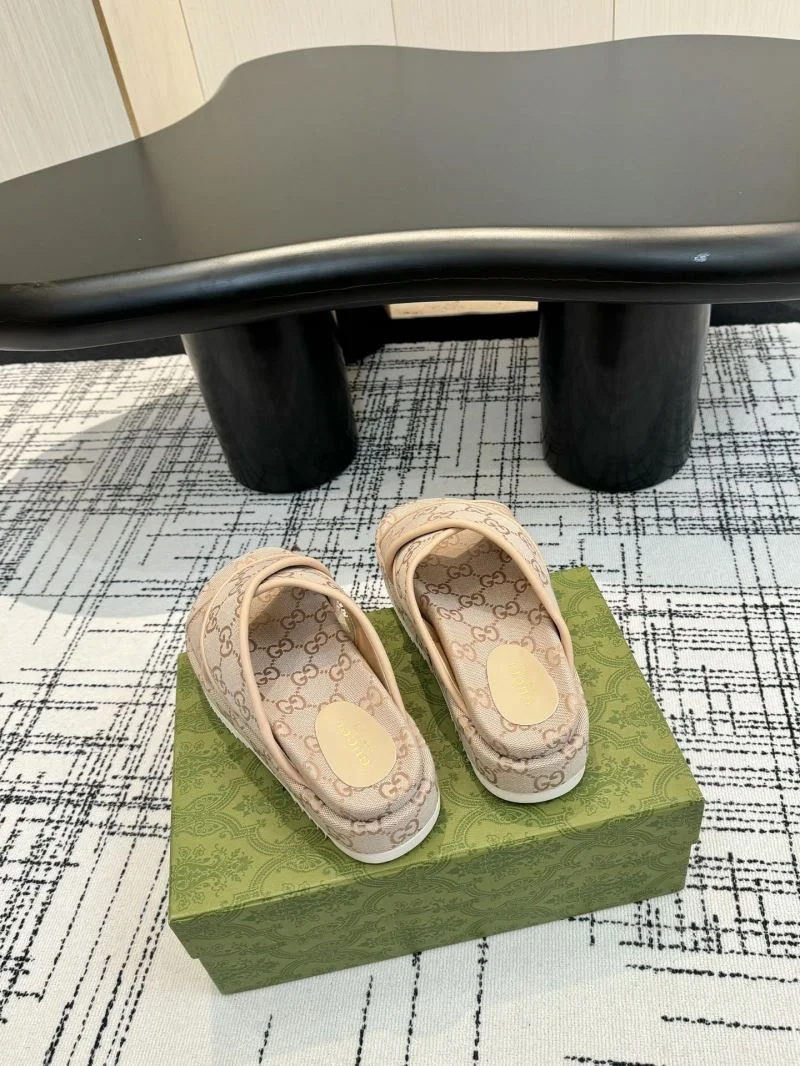 Gucci Slippers WellDesigned 24903