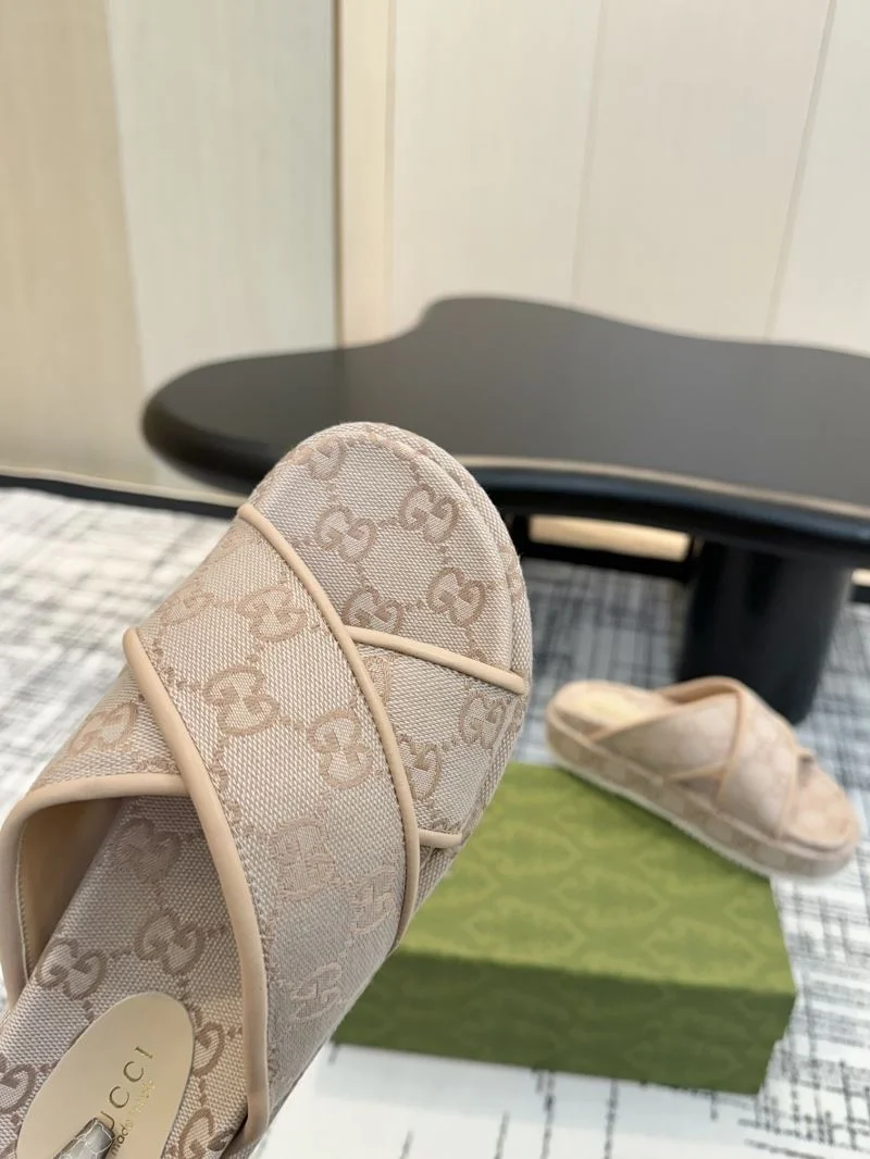 Gucci Slippers WellDesigned 24903