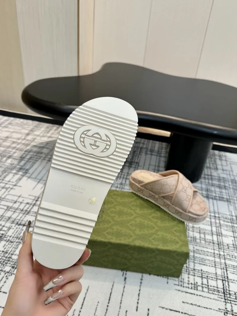 Gucci Slippers WellDesigned 24903